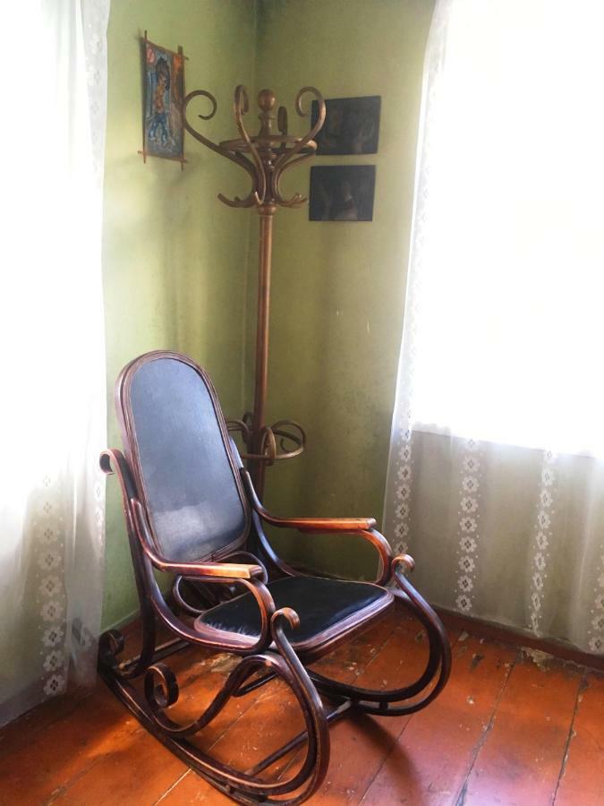Ambrosador Affittacamere Ambrolauri Esterno foto